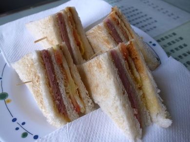 300810_sandwich.jpg