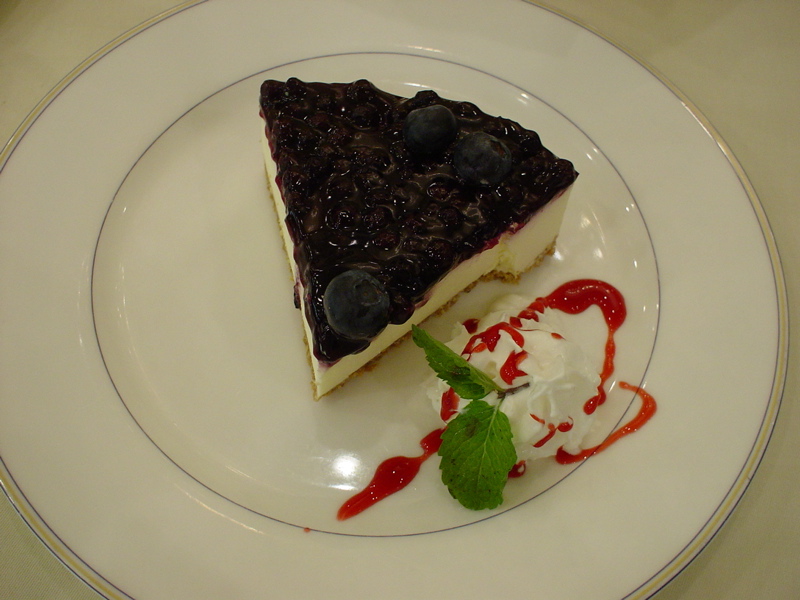 021208_cova_cake3.jpg